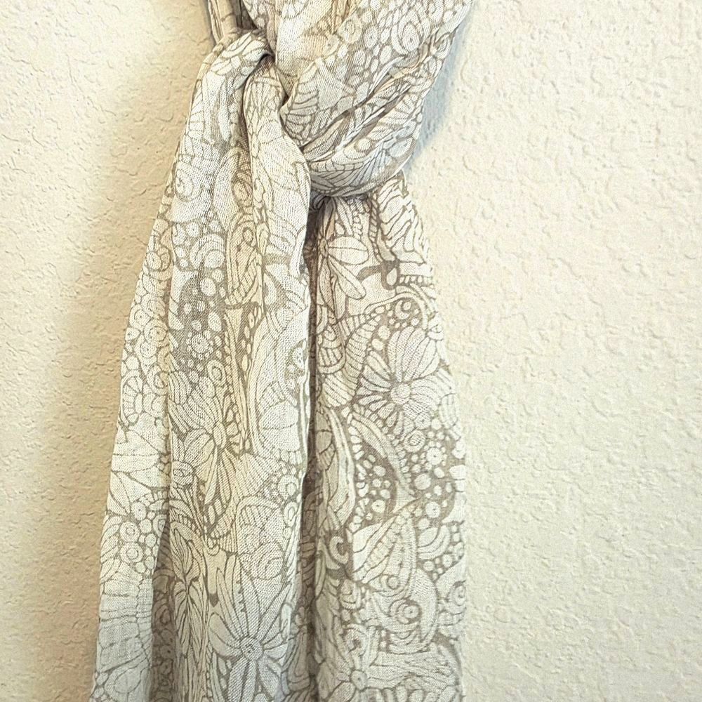 NWT VIVANTE by VSA Floral Scarf / Wrap Coastal Beach Resort wear Frayed Ends